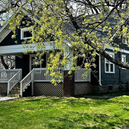 Mrs. Hughes Cottage - 2 Bedroom House W/ Parking Hamilton Extérieur photo