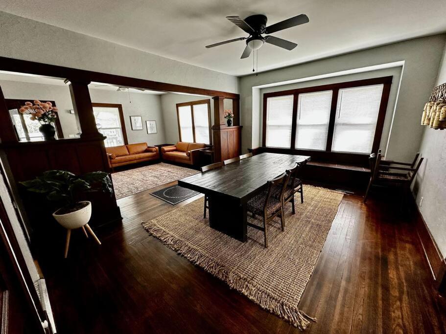 Mrs. Hughes Cottage - 2 Bedroom House W/ Parking Hamilton Extérieur photo